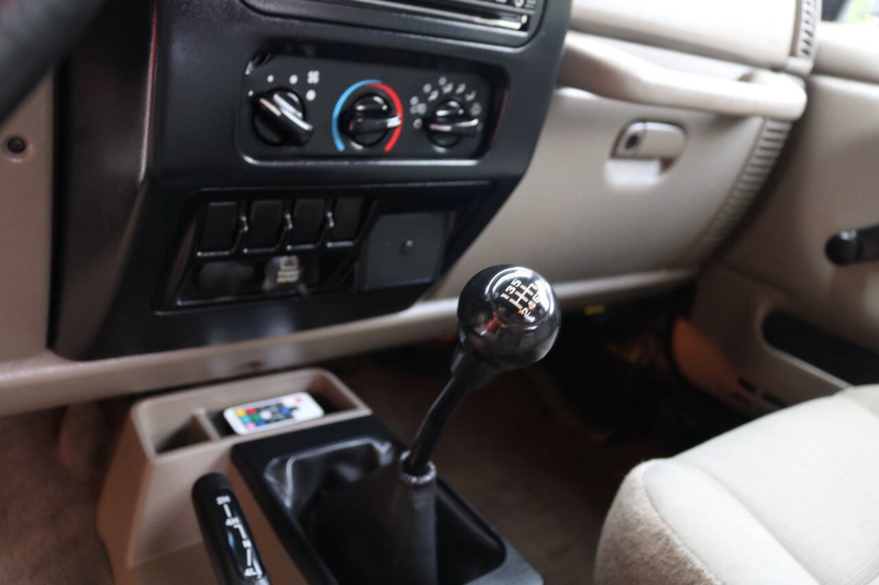 Used 2006 Jeep Wrangler X AWD/4WD image 89
