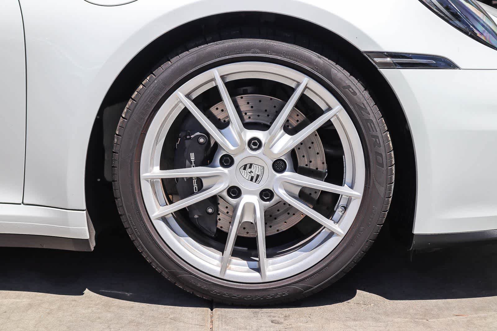 Used 2025 Porsche 911 Carrera RWD image 9
