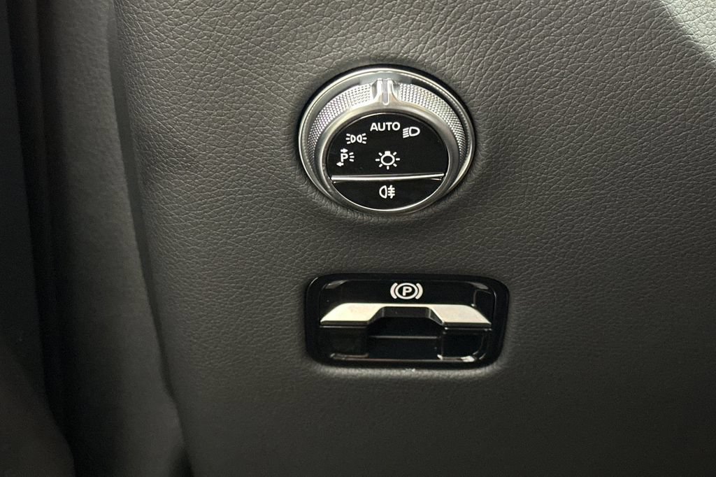 Certified 2024 Mercedes-Benz GLC 300 4MATIC image 33