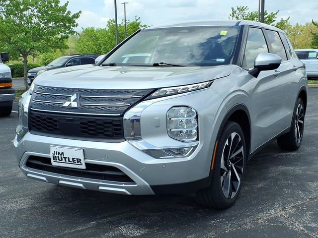 Used 2024 Mitsubishi Outlander AWD image 1
