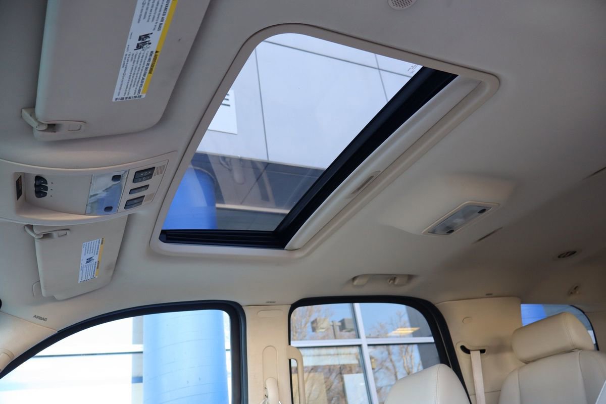 Used 2007 Cadillac Escalade AWD w/ Information Package image 28