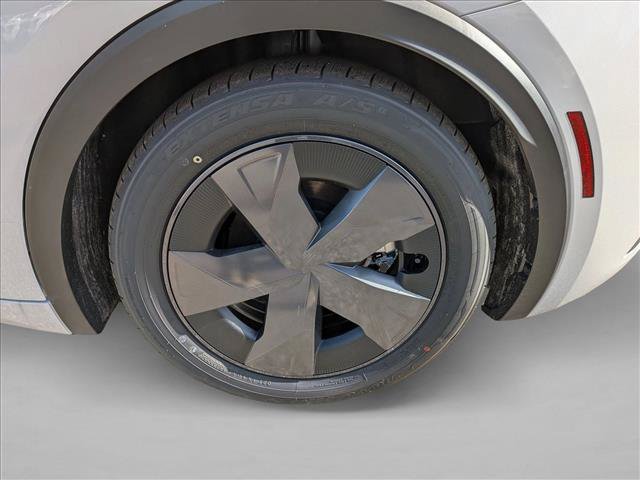 New 2026 Toyota Prius Plug-In Hybrid FWD image 9
