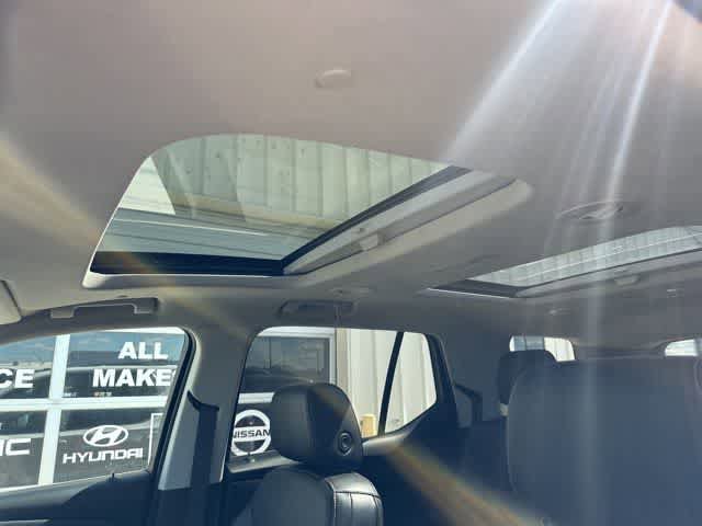 Used 2019 Chevrolet Traverse LT w/ LT Premium Package AWD/4WD image 6