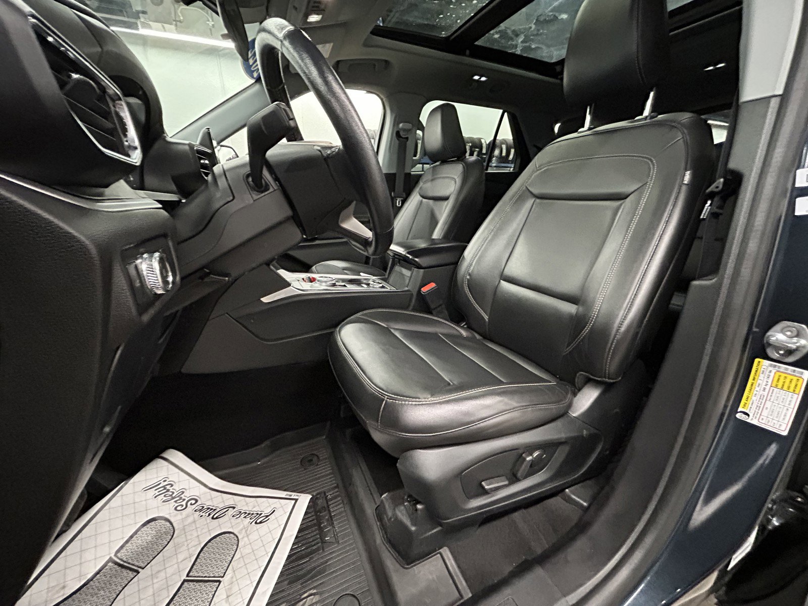 Used 2022 Ford Explorer XLT w/ Equipment Group 202A image 12