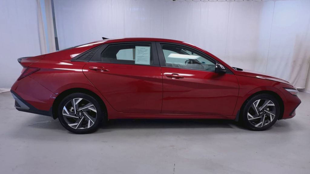 Used 2025 Hyundai Elantra Sport image 9