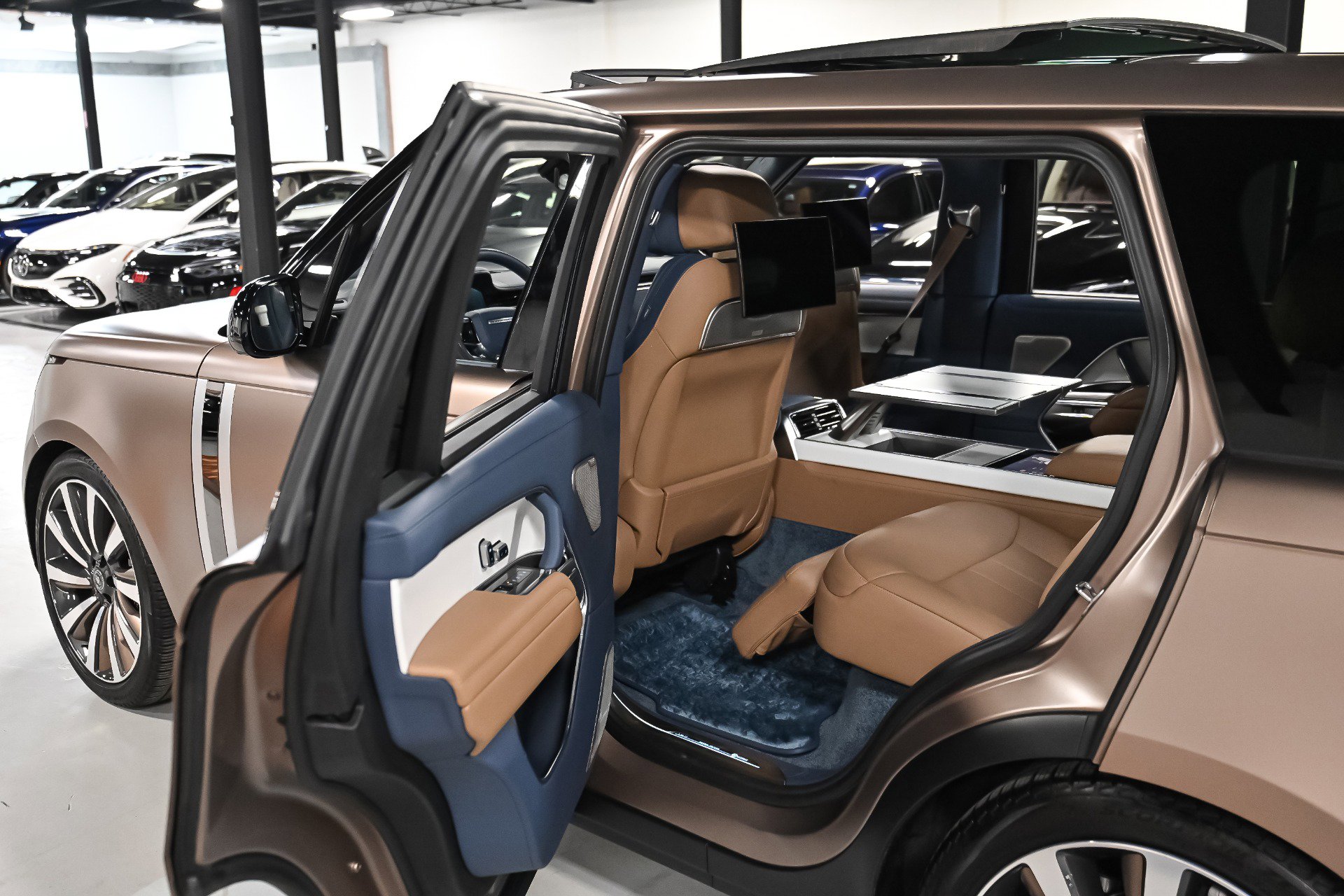 Used 2023 Land Rover Range Rover LWB SV Autobiography image 93