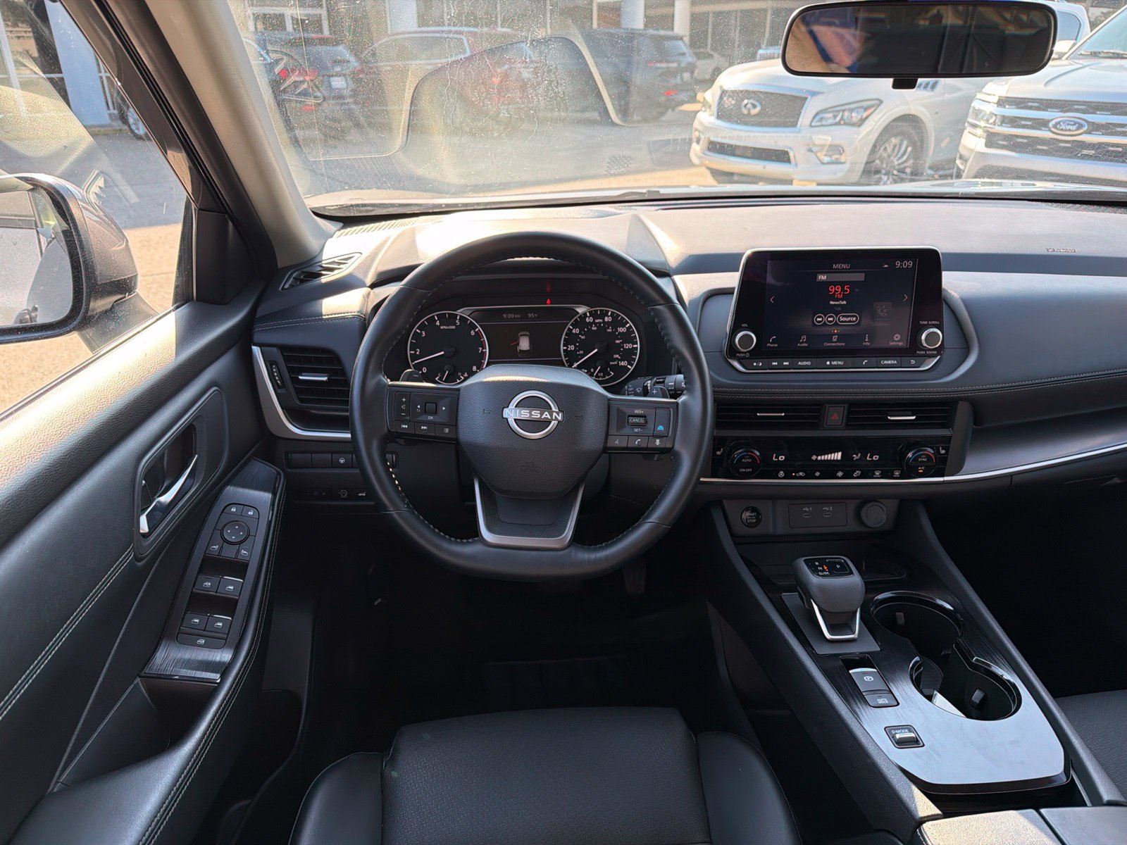 Used 2025 Nissan Rogue SV w/ SV Premium Package FWD image 11