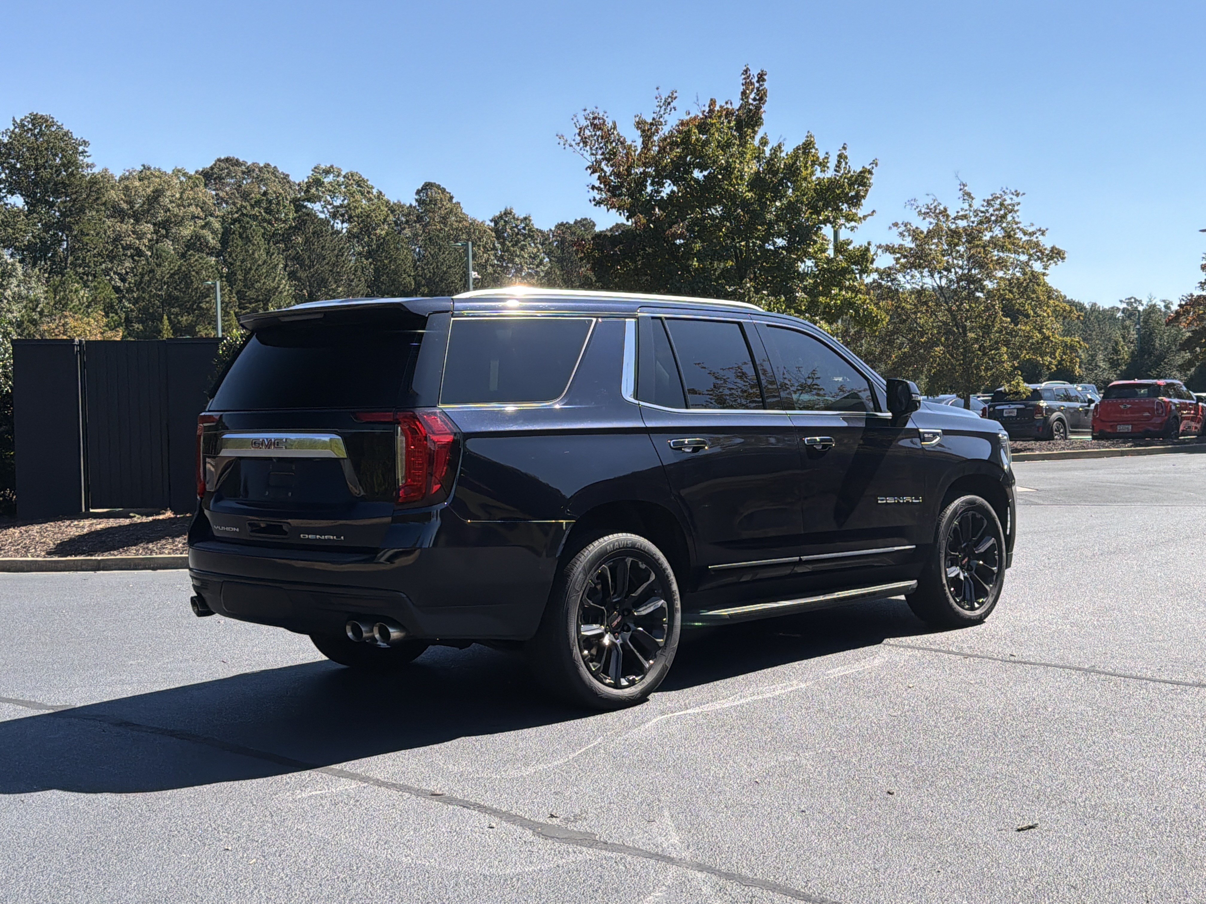 Used 2022 GMC Yukon Denali RWD image 3