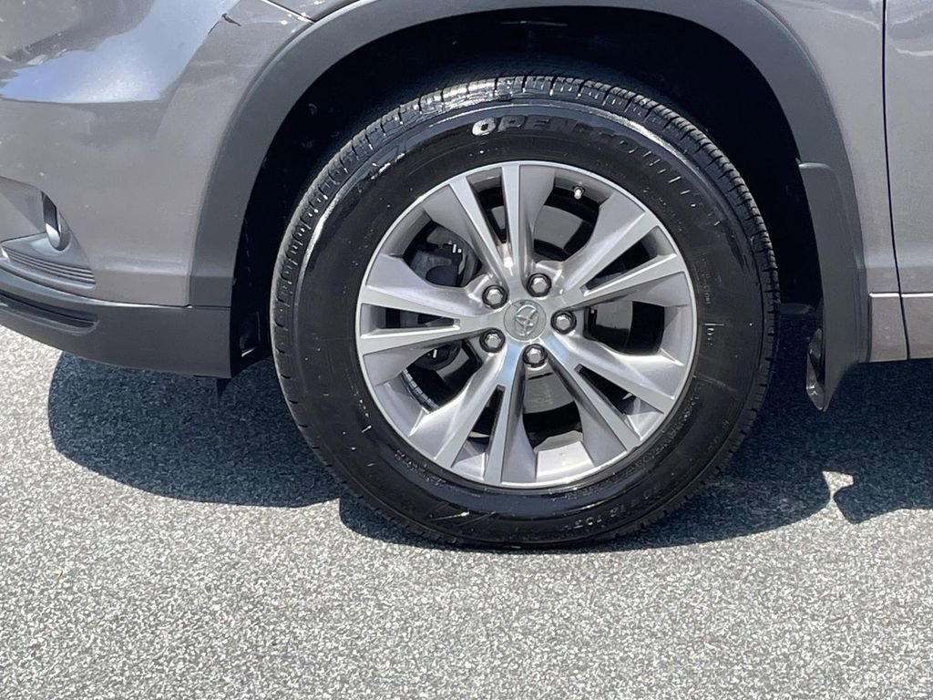 Used 2014 Toyota Highlander Plus AWD/4WD image 9