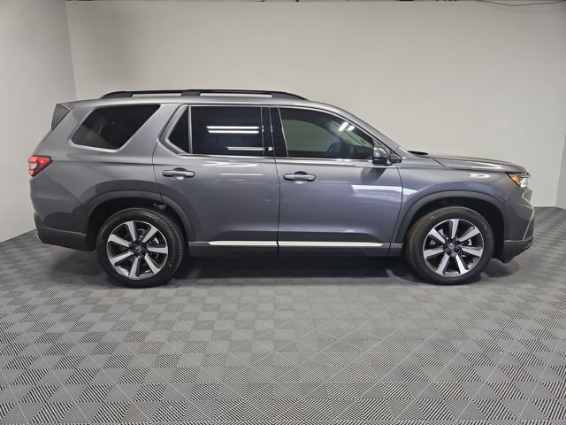 Certified 2025 Honda Pilot Touring image 6