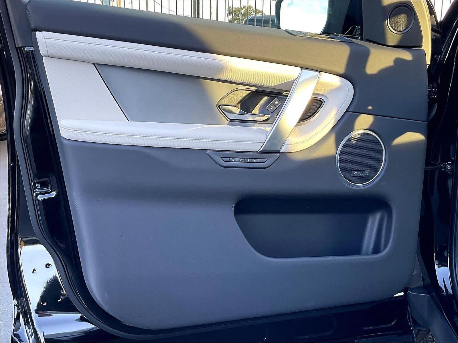 New 2026 Land Rover Discovery Sport Landmark AWD/4WD image 24