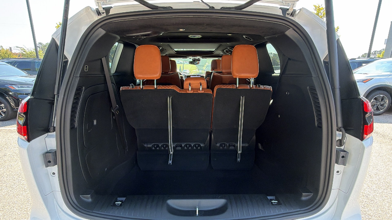 Used 2024 Chrysler Pacifica Pinnacle FWD image 13