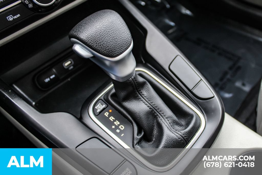 Used 2025 Kia Soul LX w/ LX Technology Package FWD image 35