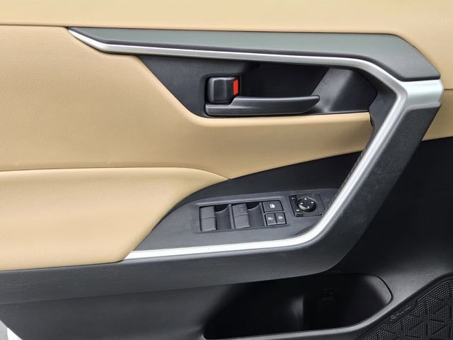 Used 2020 Toyota RAV4 LE image 20