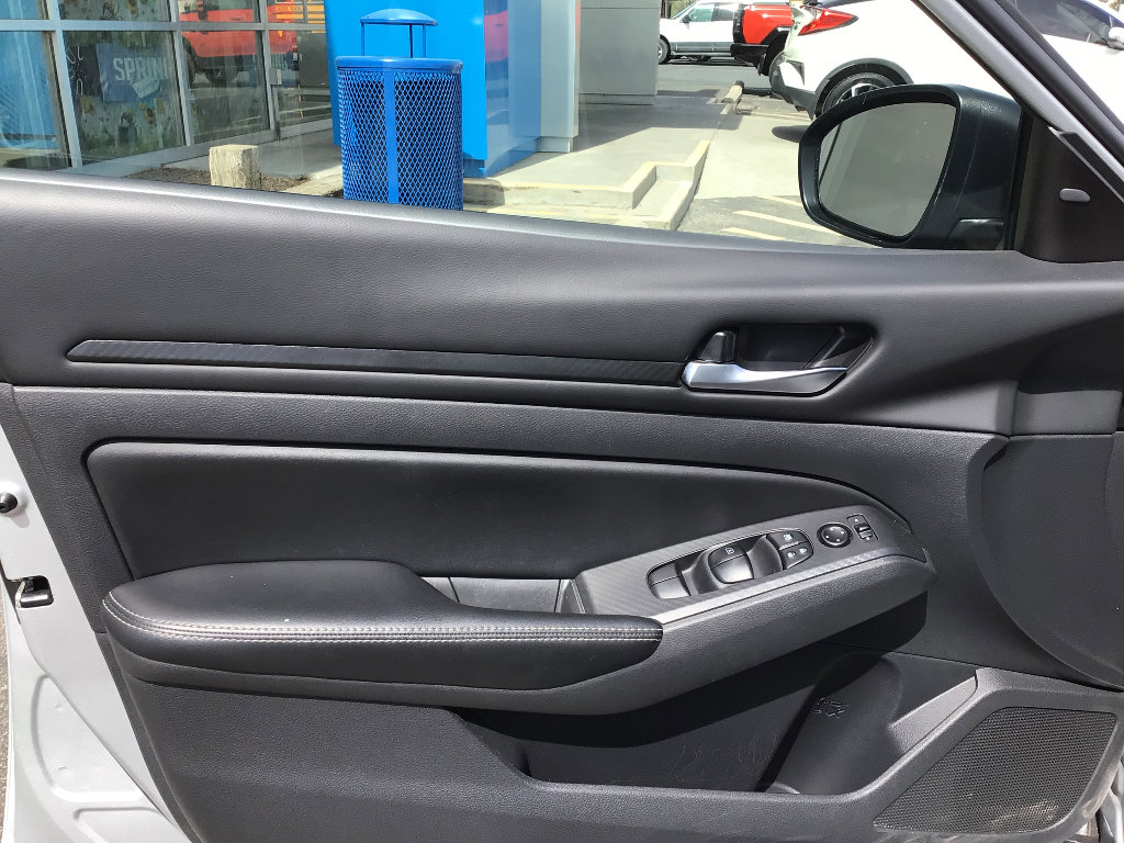 Used 2024 Nissan Altima 2.5 SV FWD image 10