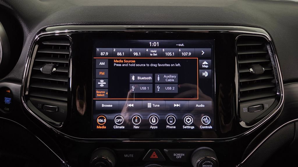 Used 2020 Jeep Grand Cherokee Limited w/ Luxury Group II AWD/4WD image 25