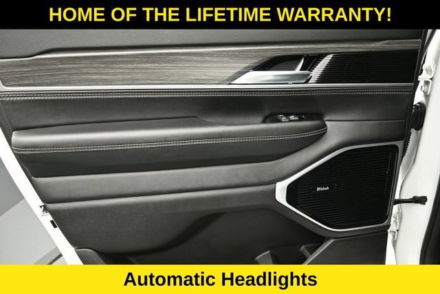 Used 2023 Jeep Wagoneer L Series III w/ Premium Group I AWD/4WD image 33