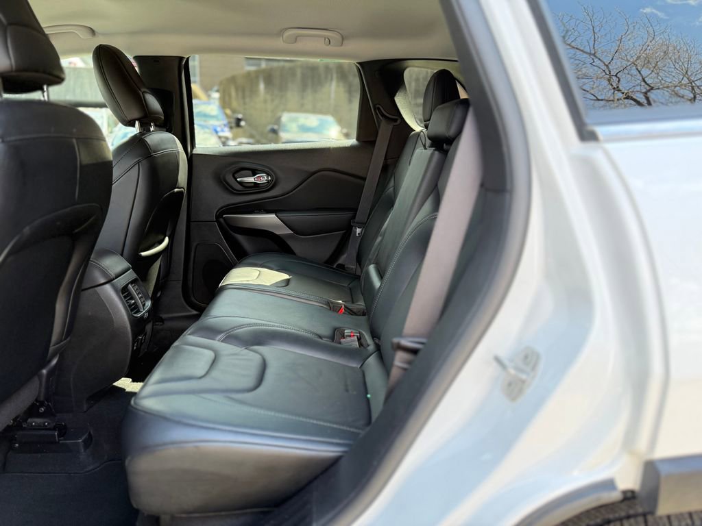 Used 2022 Jeep Cherokee Latitude Lux AWD/4WD image 27