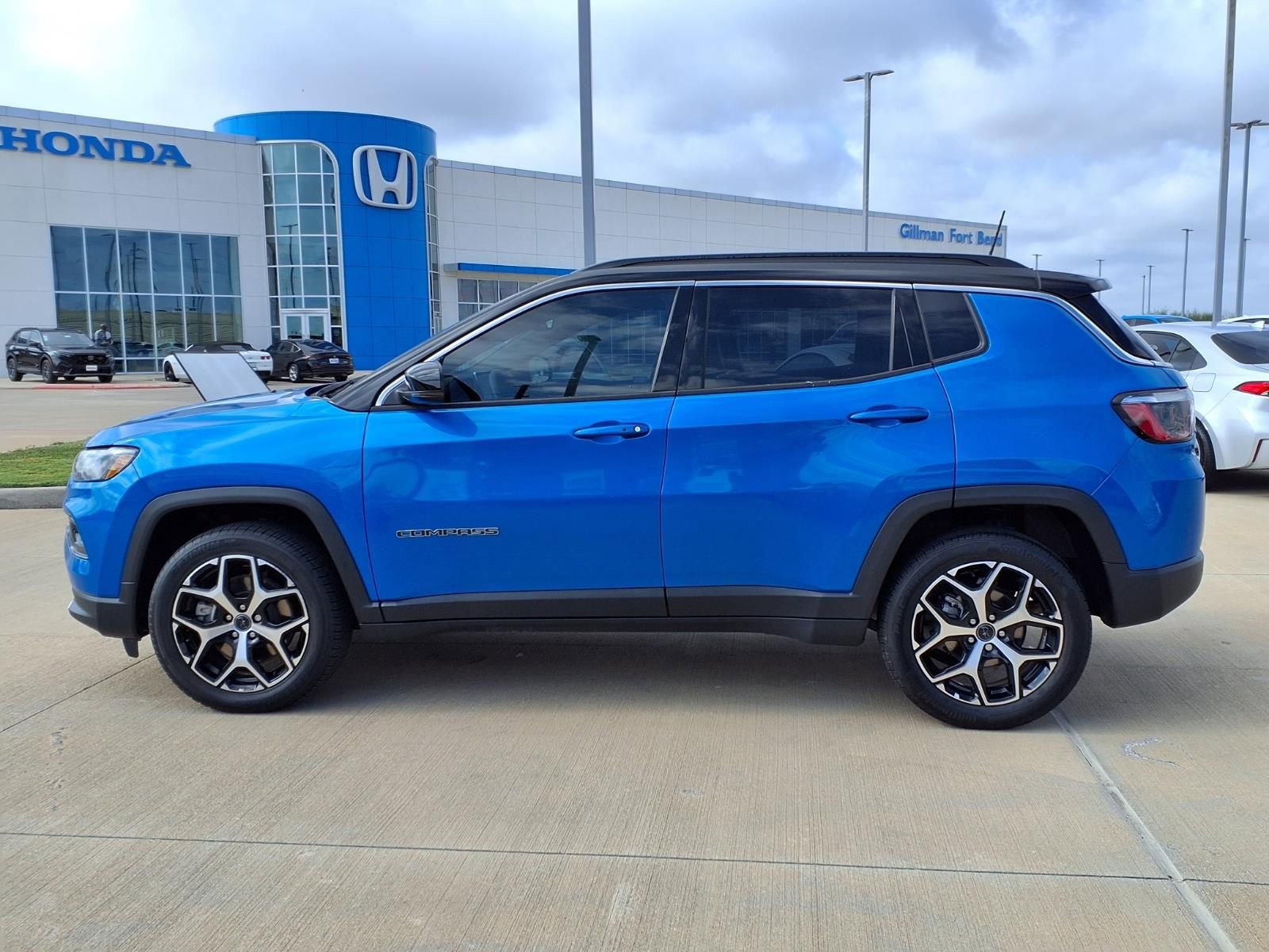 Used 2025 Jeep Compass Limited AWD/4WD image 3