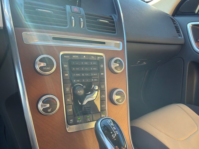 Used 2017 Volvo XC60 T5 Inscription w/ Preferred Option Package FWD image 15