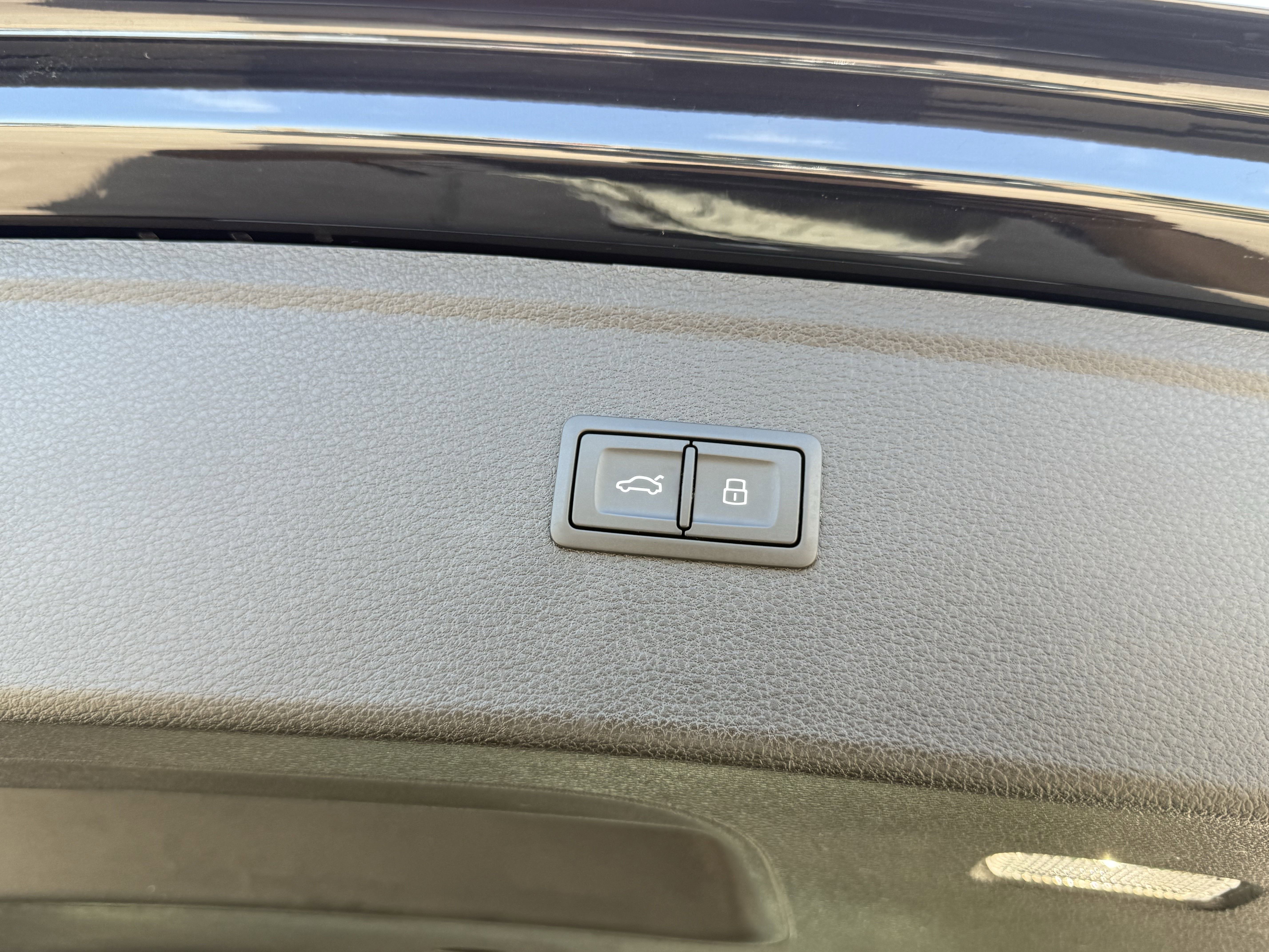 Used 2024 Audi Q5 e Premium w/ Convenience Package image 22