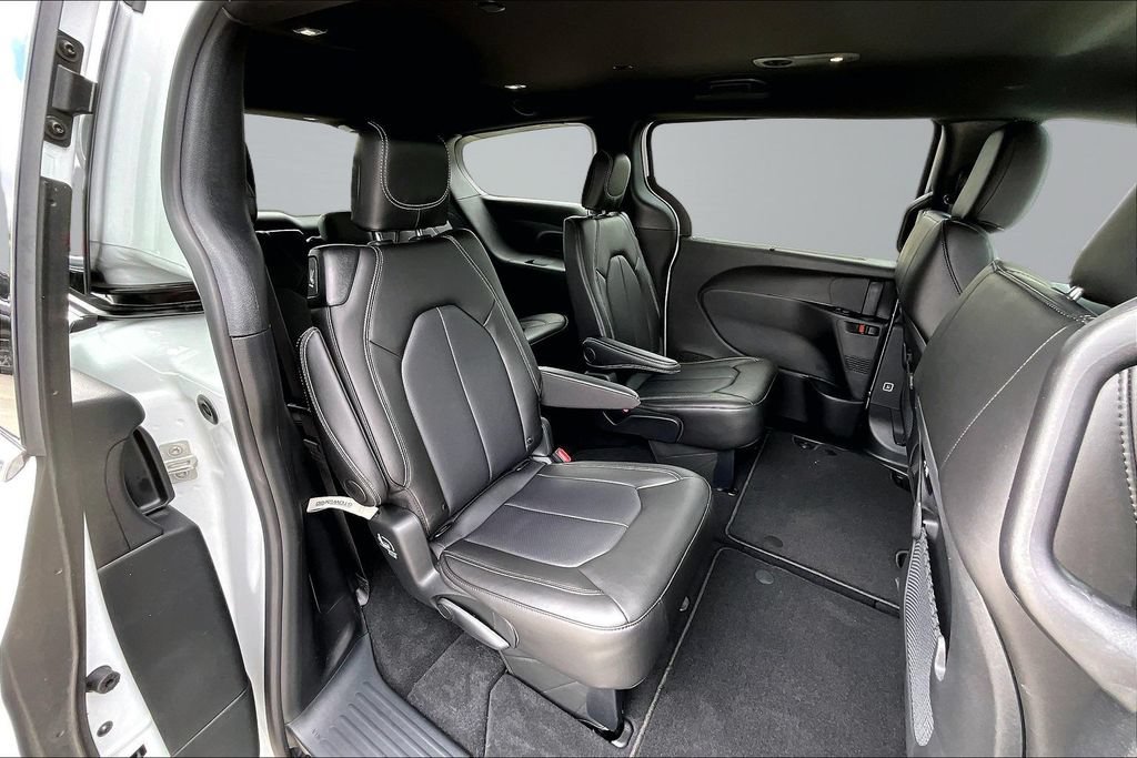 New 2026 Chrysler Pacifica Select FWD image 18