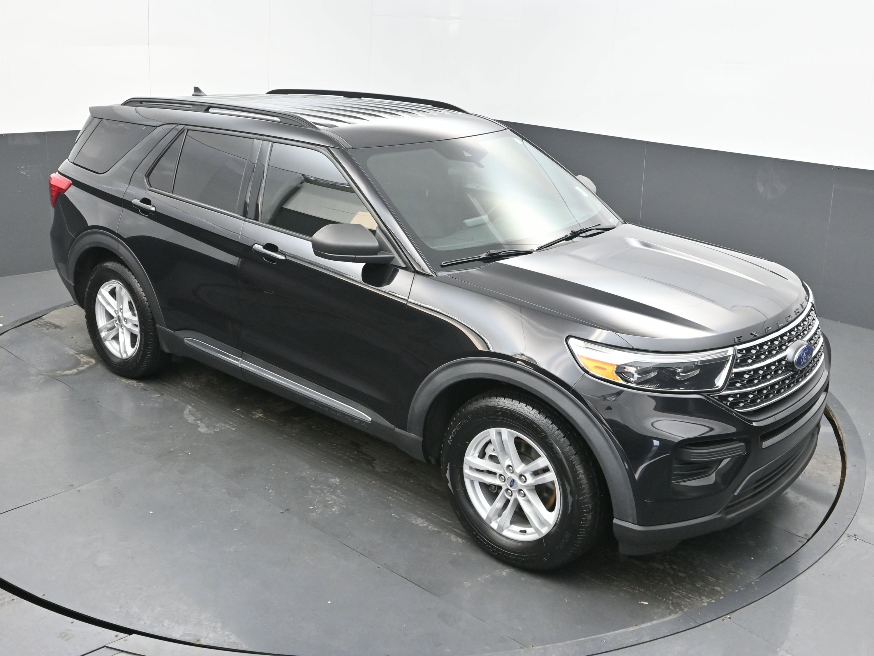 Used 2020 Ford Explorer XLT w/ Class III Trailer Tow Package image 33