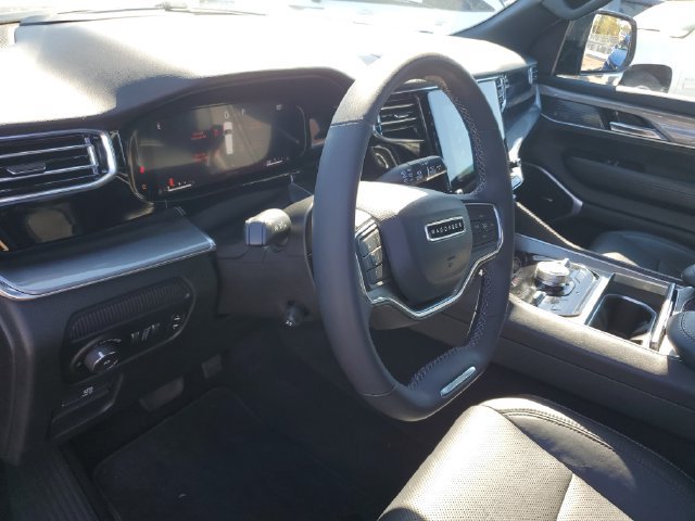 Used 2022 Jeep Wagoneer Series III AWD/4WD image 19