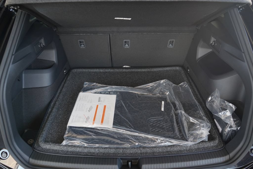 New 2026 Volkswagen Tiguan SEL R-Line AWD/4WD image 13