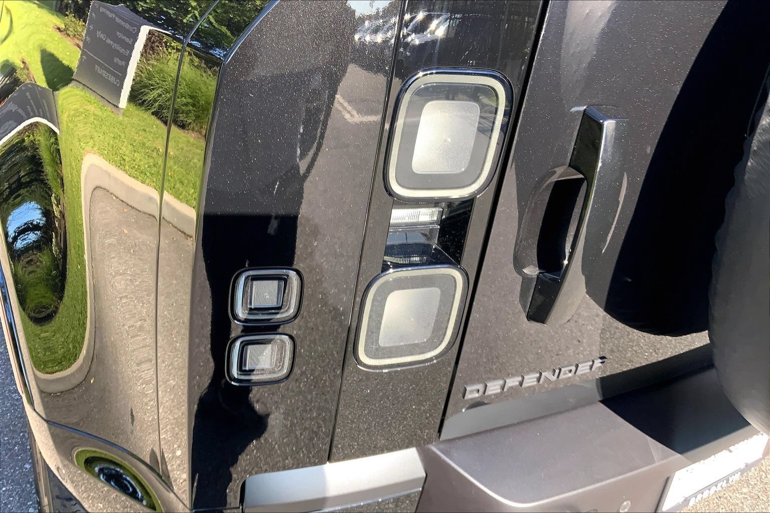 Certified 2026 Land Rover Defender 110 X-Dynamic SE AWD/4WD image 28