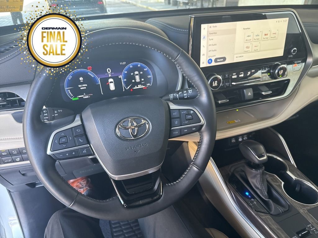 Used 2025 Toyota Highlander Limited image 14