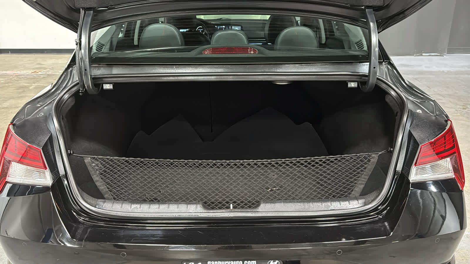Used 2022 Hyundai Elantra Limited FWD image 25
