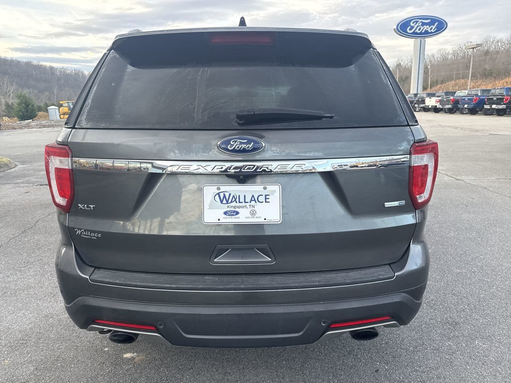 Used 2019 Ford Explorer XLT image 5