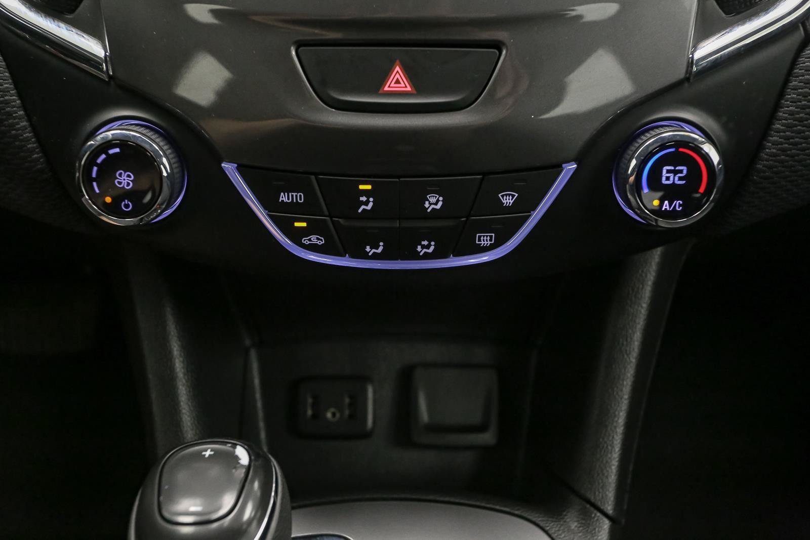Used 2019 Chevrolet Cruze LT FWD image 27