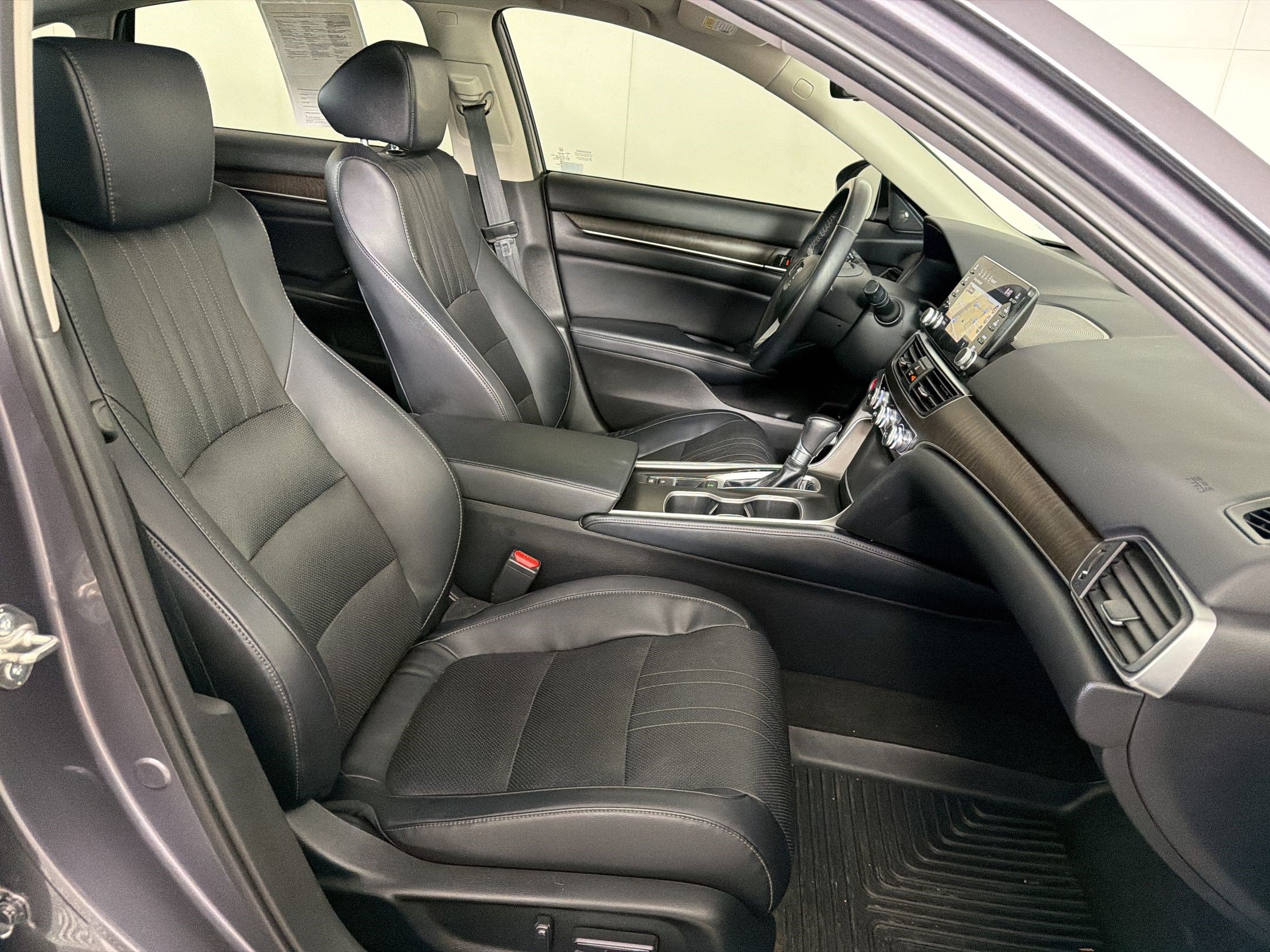 Used 2018 Honda Accord EX-L image 23