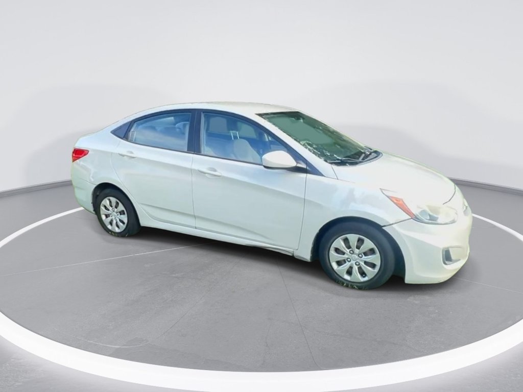 Used 2016 Hyundai Accent SE FWD image 2