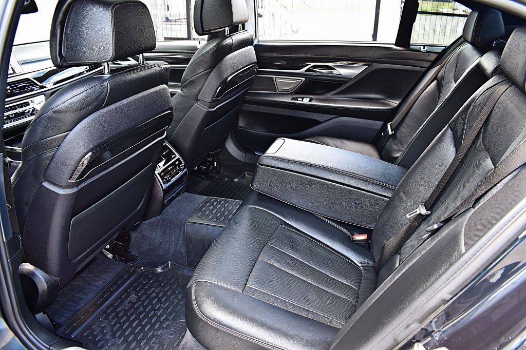 Used 2019 BMW 740i w/ Executive Package RWD image 17