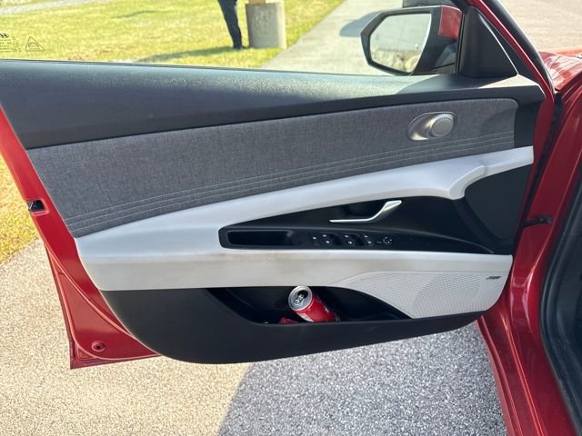 Used 2021 Hyundai Elantra Limited image 23