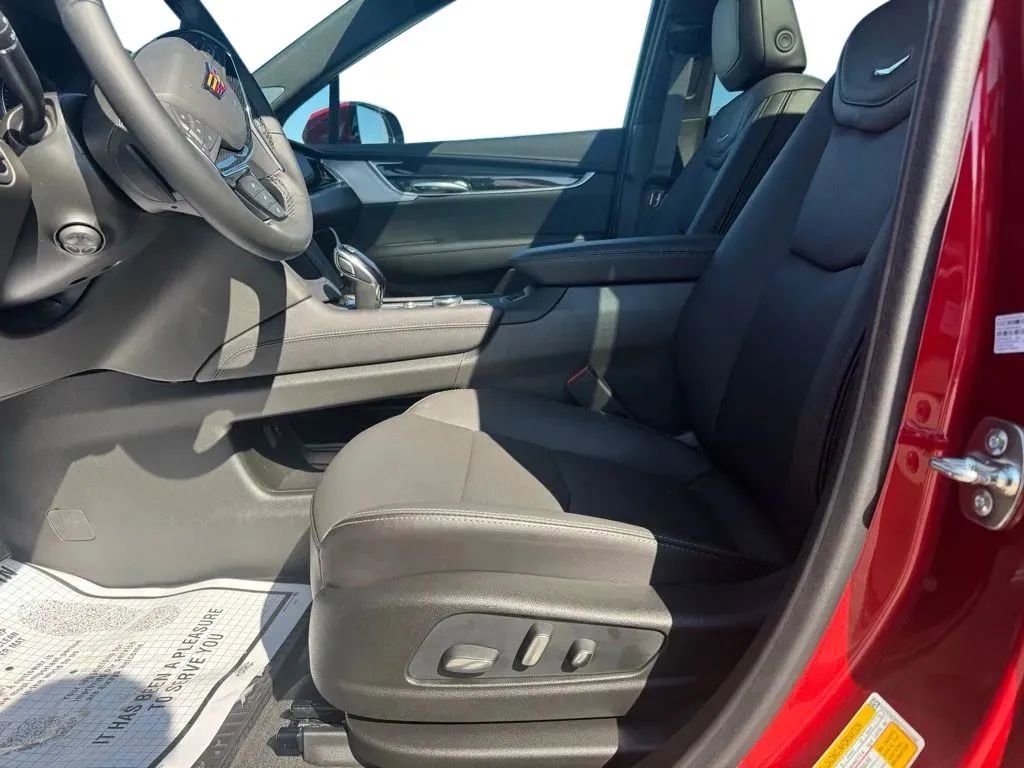 New 2026 Cadillac XT5 Premium Luxury w/ LPO, Red Accent Package AWD/4WD image 9