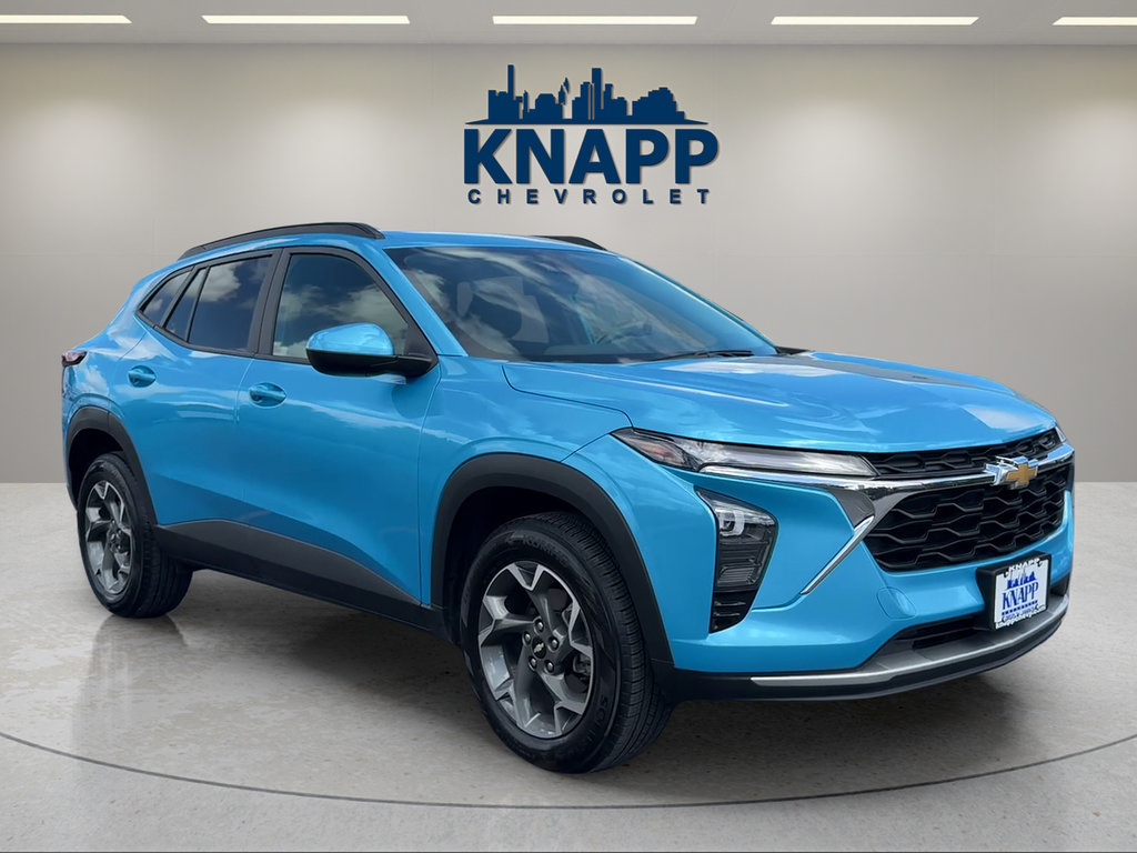 Used 2025 Chevrolet Trax LT FWD image 7