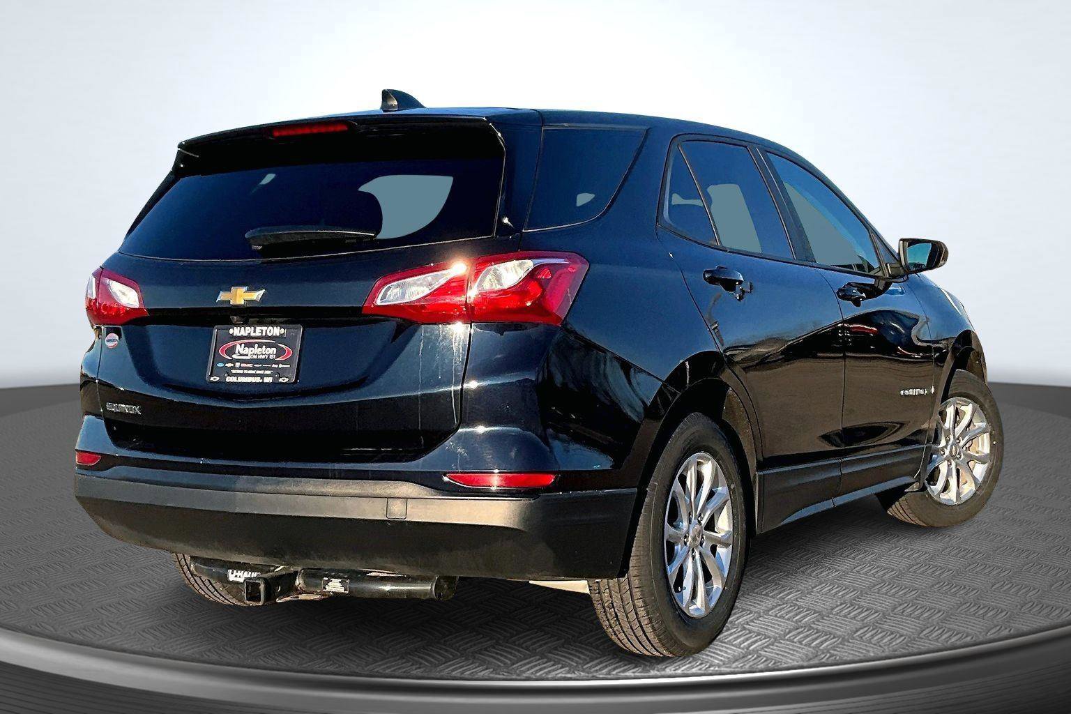 Used 2020 Chevrolet Equinox LS w/ LS Convenience Package image 2