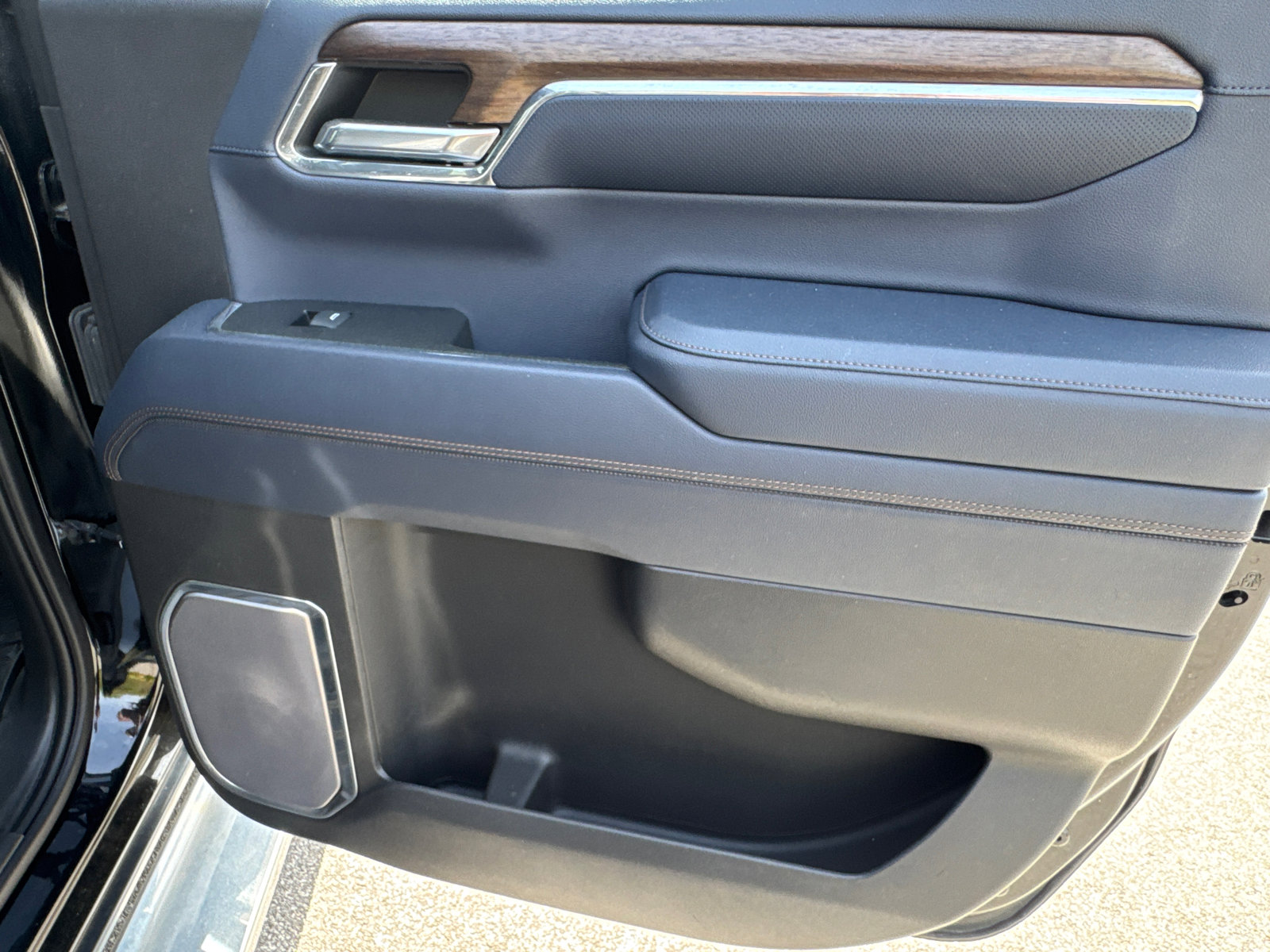 Used 2022 Chevrolet Silverado 1500 High Country w/ High Country Premium Package image 20