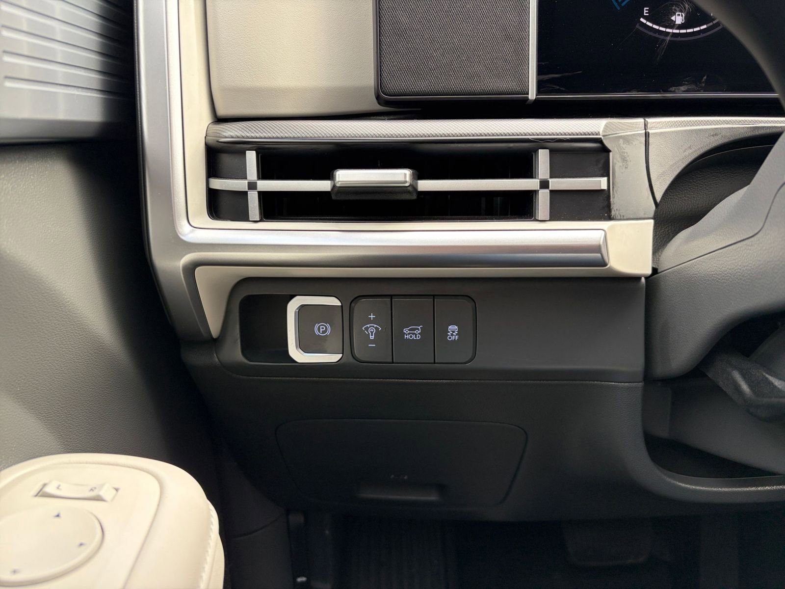 Used 2025 Hyundai Santa Fe SEL image 29