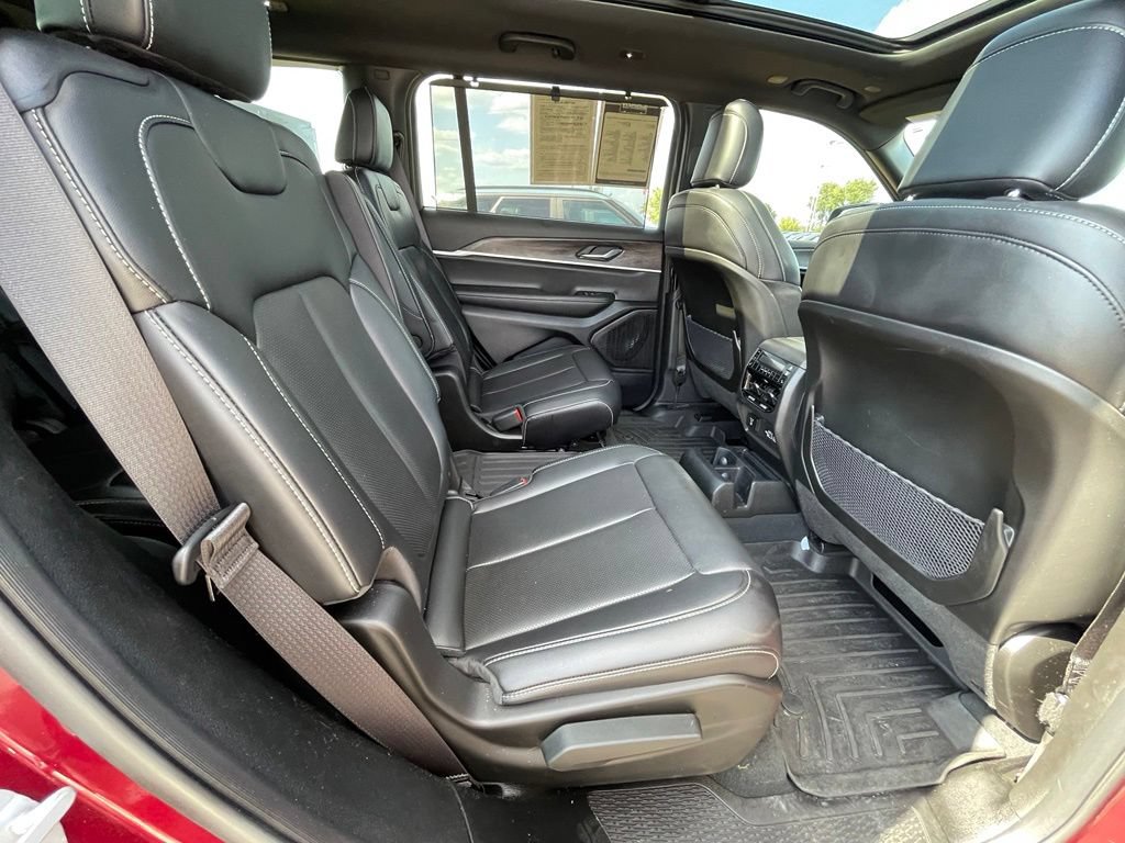 Used 2025 Jeep Grand Cherokee L Limited w/ Luxury Tech Group II AWD/4WD image 27