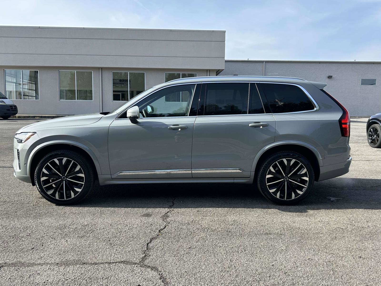 Certified 2025 Volvo XC90 B6 Plus image 6