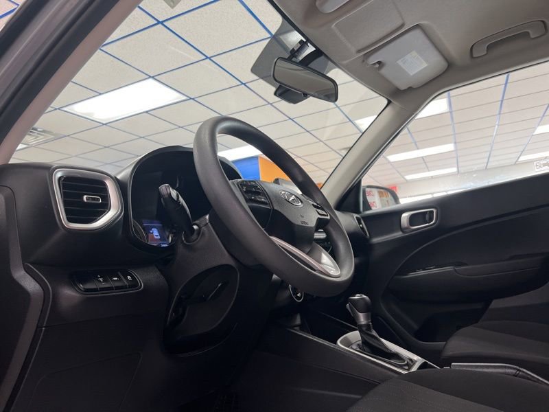 Used 2020 Hyundai Venue SE image 18