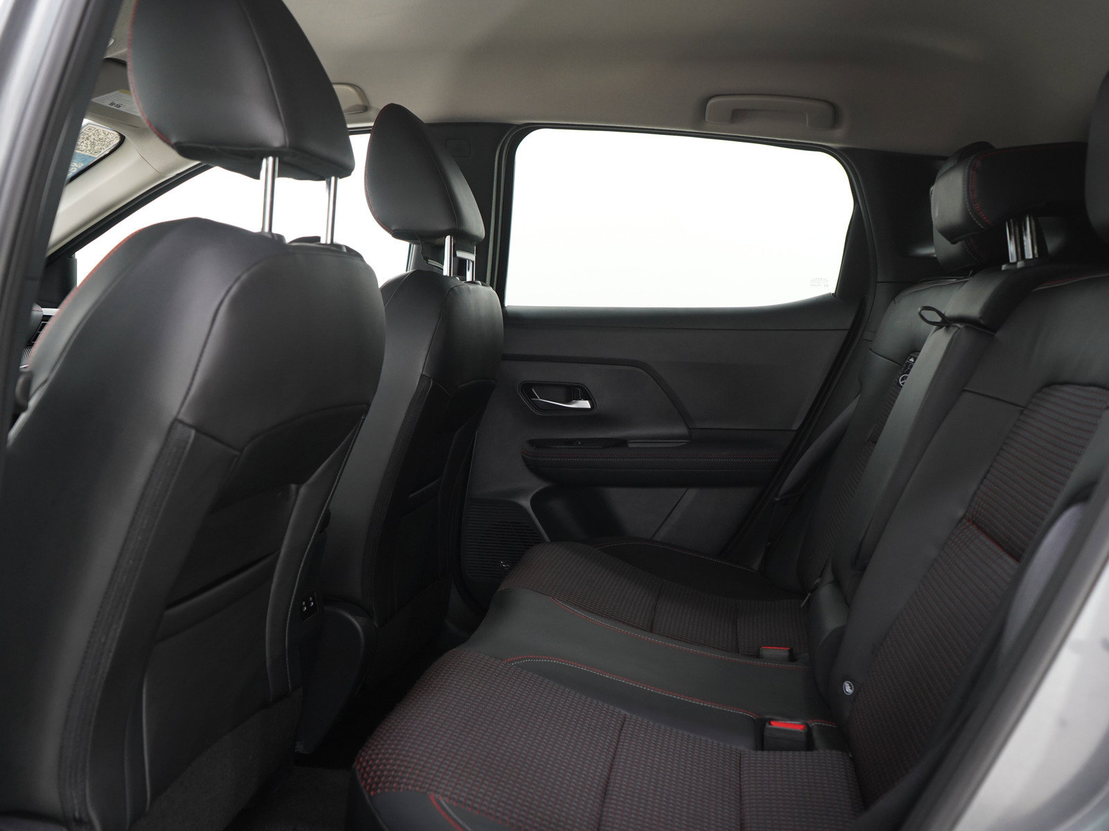 Used 2025 Nissan Kicks SR AWD/4WD image 20