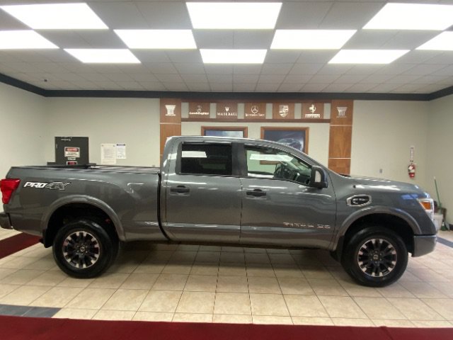 Used 2017 Nissan Titan PRO-4X w/ Pro-4x Convenience Package AWD/4WD image 4