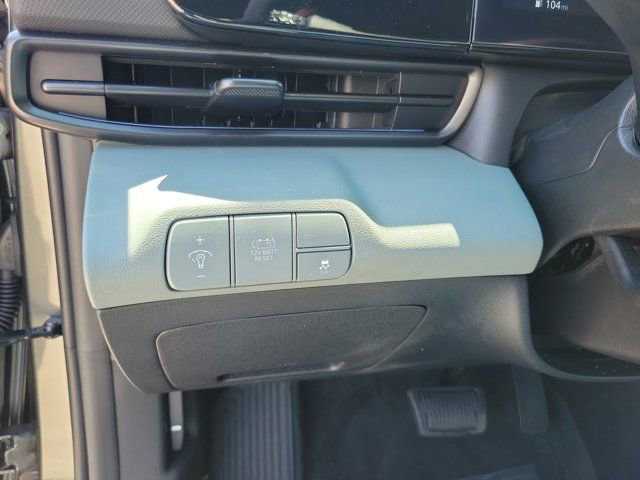 Certified 2025 Hyundai Elantra Limited image 17