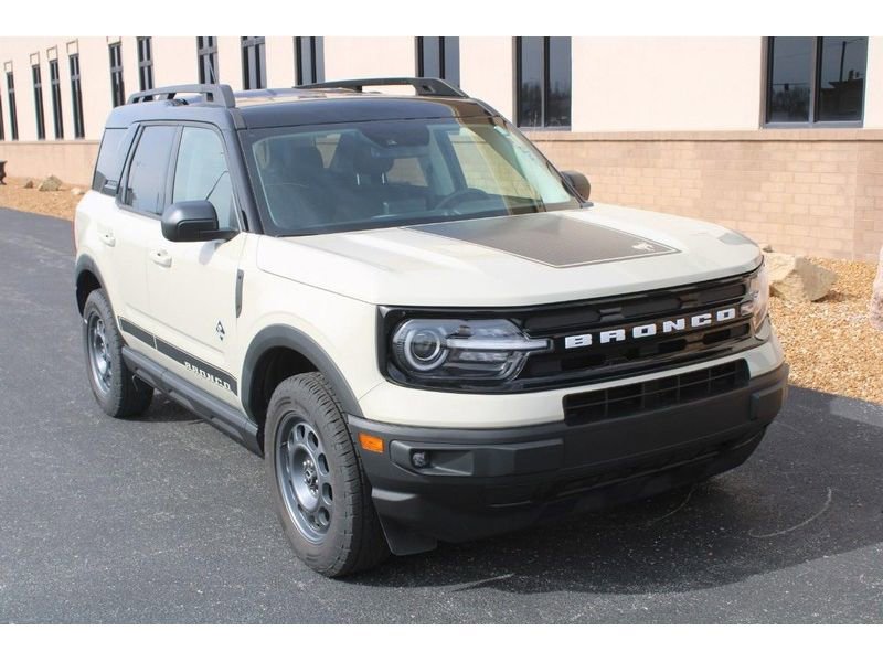 Used 2024 Ford Bronco Sport Outer Banks image 2